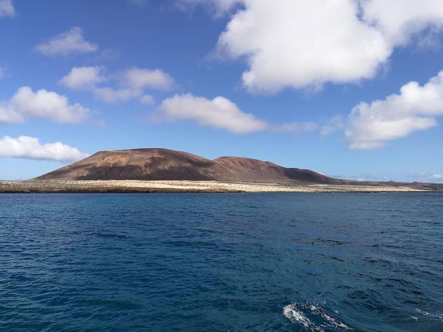 Hotel Magnifico barco en La Graciosa Caleta de Sebo Exterior foto